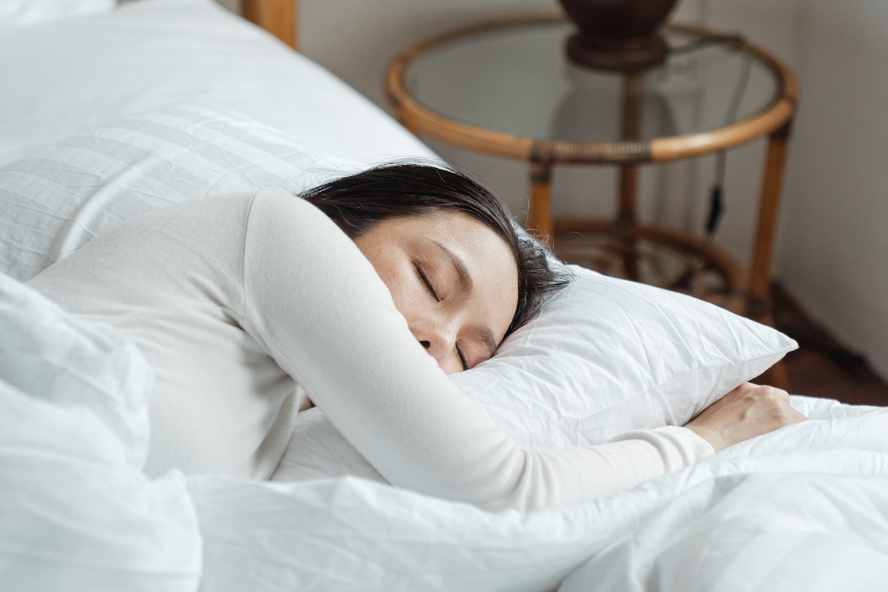almohadas diseñadas para dormir de lado